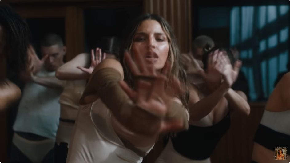 Julia Wieniawa w nowym klipie