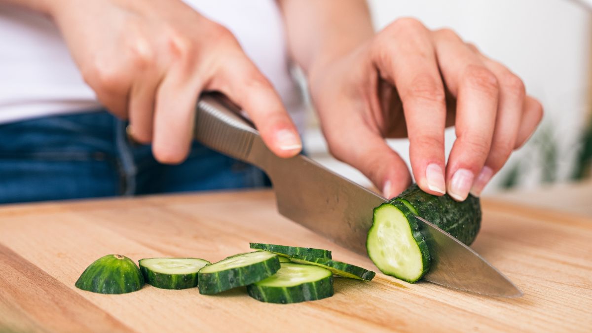 Krojenie ogórka. 