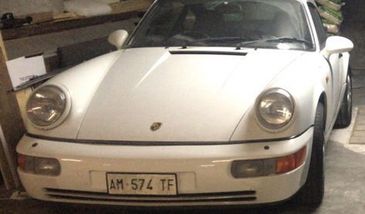 Skradziono kultowe porsche 911. Mogło  trafić do Polski. Wyznaczono nagrodę