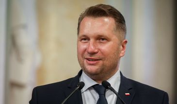 170 tys. na telefon zaufania dla dzieci. Poprowadzi go egzorcysta. Tak zadecydował minister Czarnek