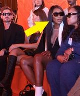 Na zdjęciu Serena Williams. Teraz spójrz, kto siedzi dwa miejsca obok