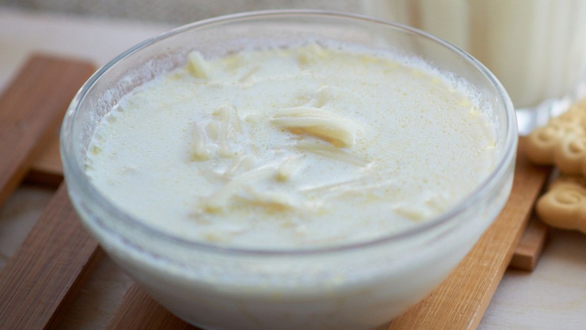 Zupa mleczna z makaronem i ziemniakami