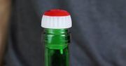 Wiesz po co na plastikowej nakrętce od szampana znajduje się ta czerwona zatyczka? Ma genialne zastosowanie!