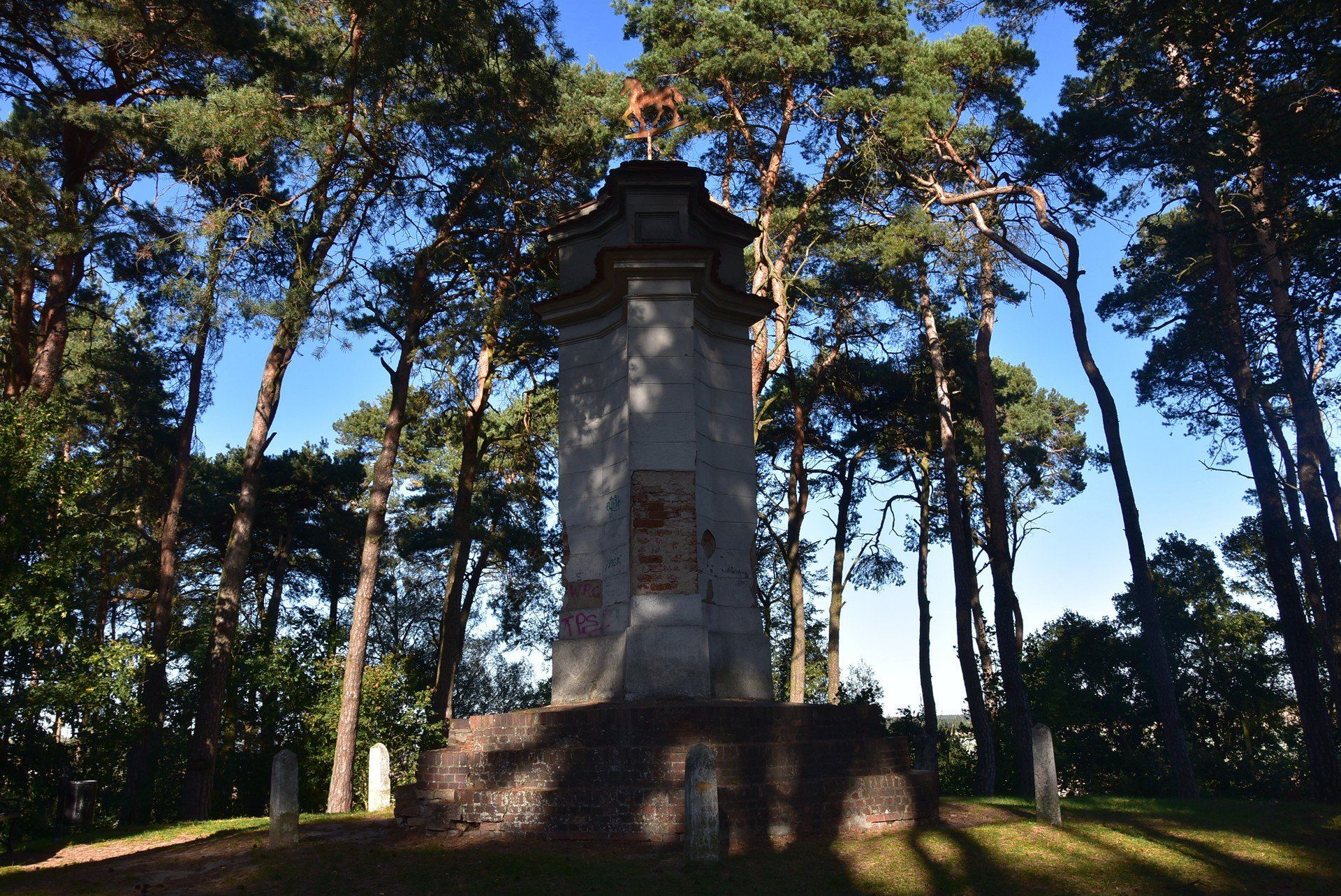 Piramida Łakińskiego w Wągrowcu