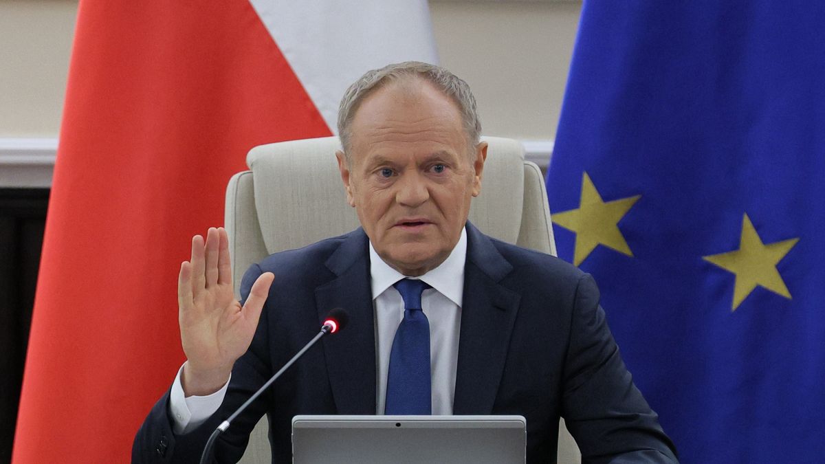 "Nie wchodzi w rachubę". Tusk o projekcie Nawrockiego ws. finansowania zbrojeń