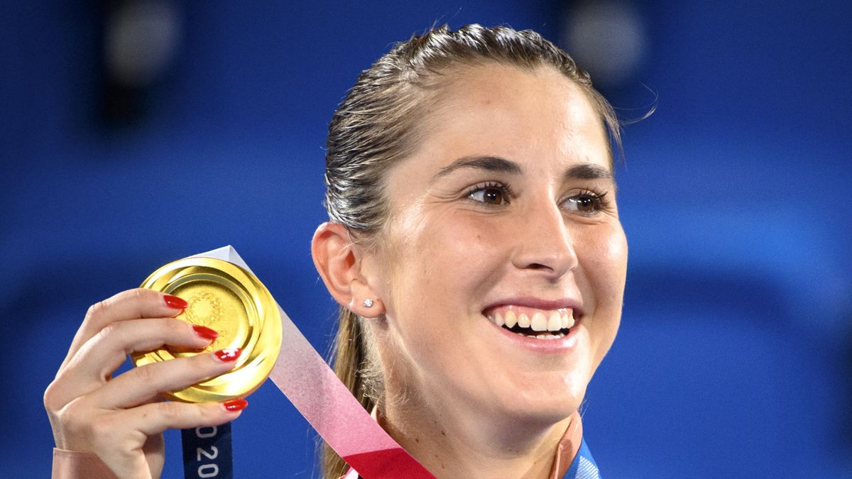 PAP/EPA / LAURENT GILLIERON / Na zdjęciu: Belinda Bencić, mistrzyni olimpijska z Tokio