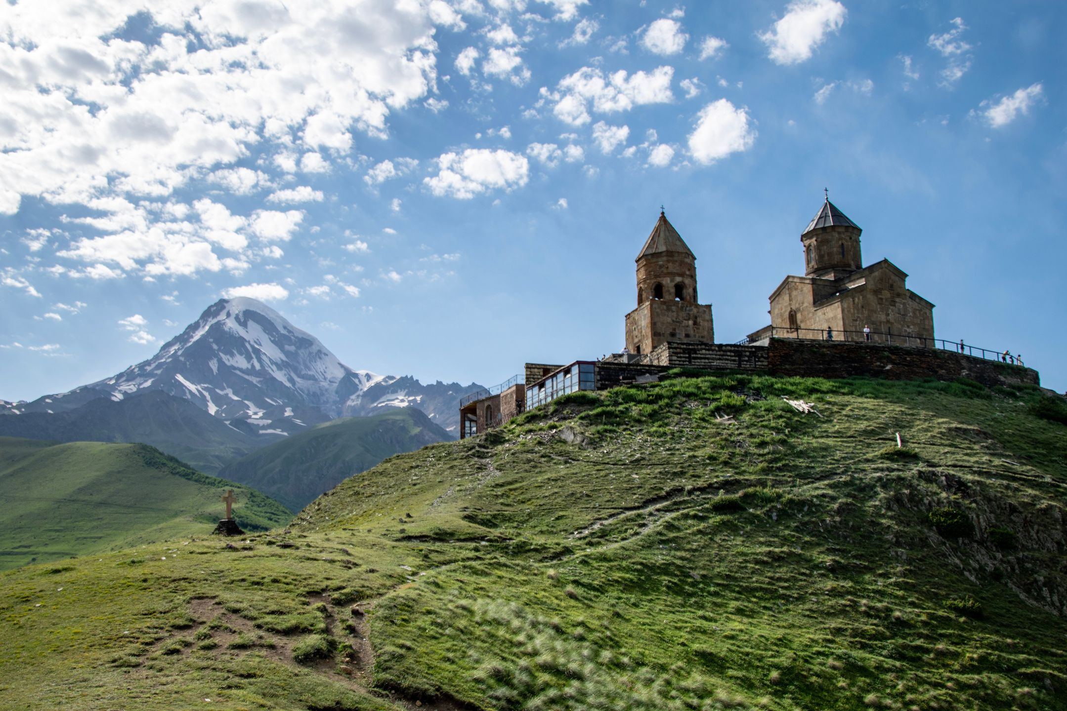 Klasztor Cminda Sameba u stóp Kazbeku to wizytówka Gruzji 