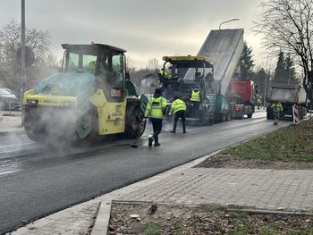 Radom: Drogowcy ułożyli asfalt na ulicy Szklanej, ale wciąż są utrudnienia