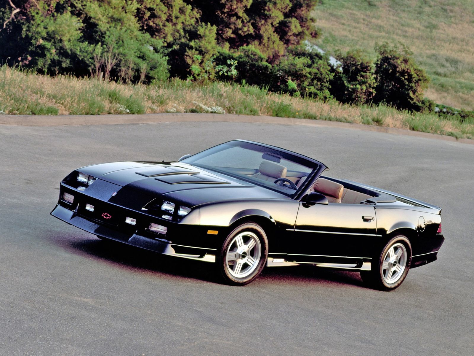 Ewolucja amerykańskiej legendy: Chevrolet Camaro 76