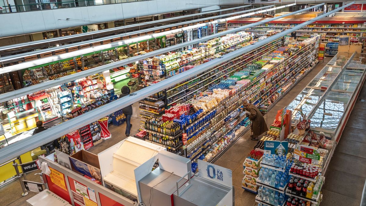 Polacy pierwsi wpadli w panikę zakupową 