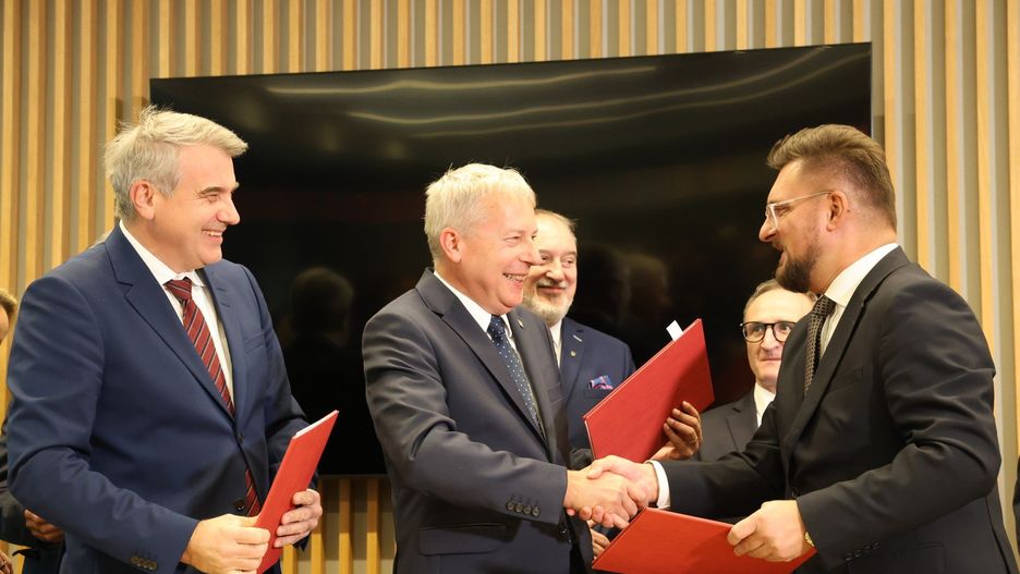 Podpisanie umowy na zakup akcji lotniska w Pyrzowicach