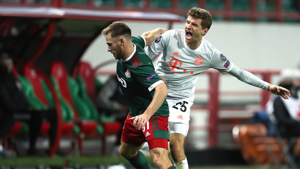 Zdjęcie okładkowe artykułu: Getty Images / Oleg Nikishin / Na zdjęciu: Thomas Mueller (z prawej) w walce z Maciejem Rybusem