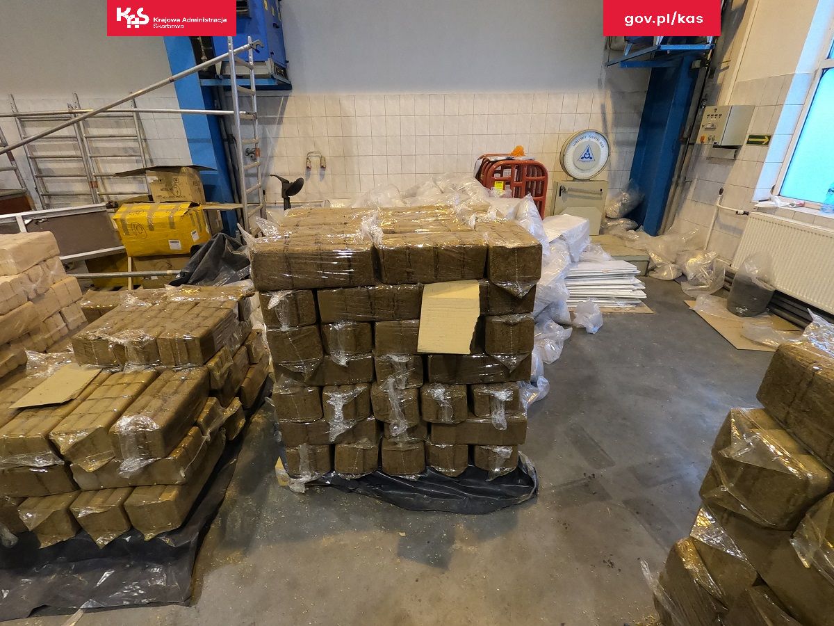 Rekordowy przemyt. Odkryli towar za 2,2 mln zł na granicy