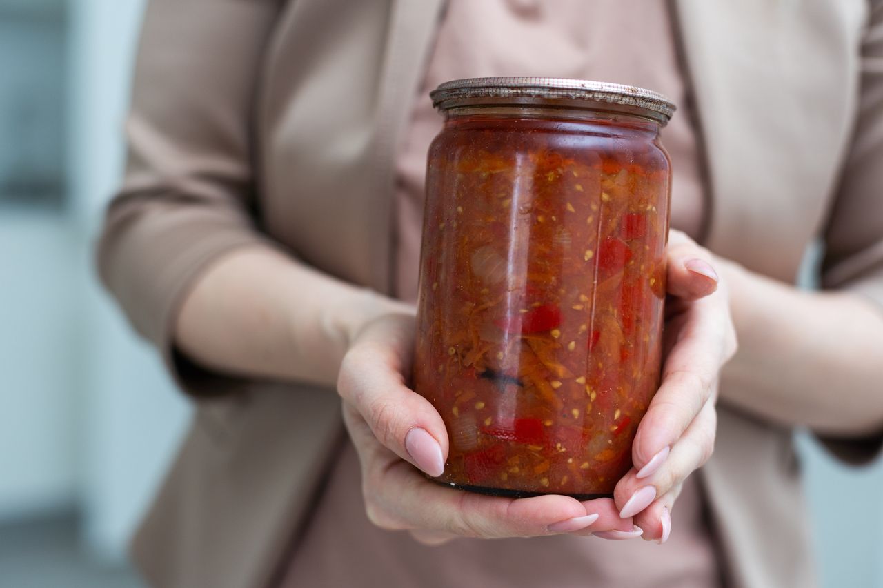 The student's vegetable pot is delicious preserves for stock.