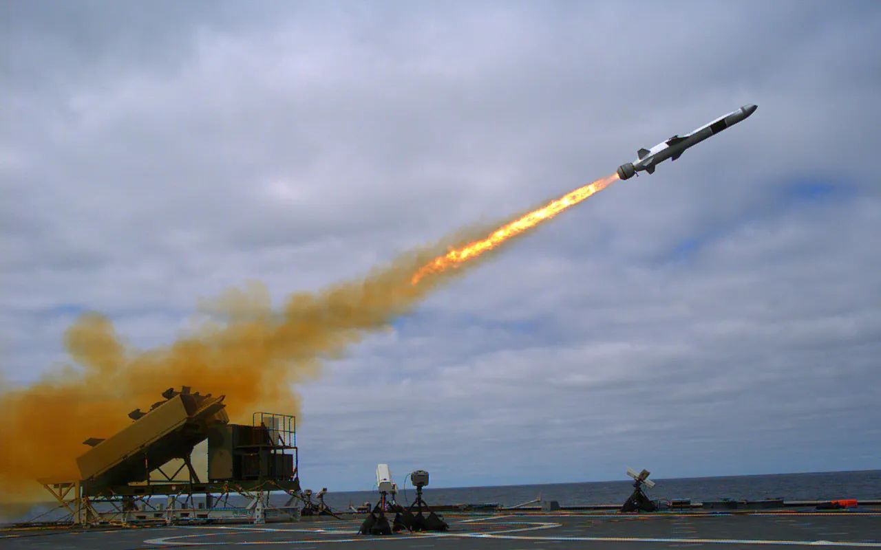 Naval Strike Missile - wystrzał z USS Coronado