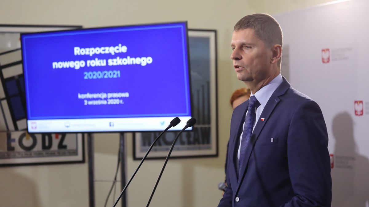 minister edukacji Dariusz Piontkowski