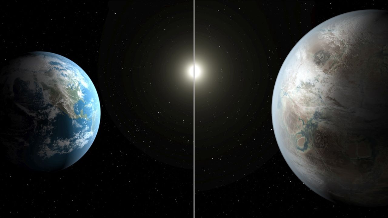 Wizja planety Kepler-452b w porównaniu z Ziemią (po lewej)