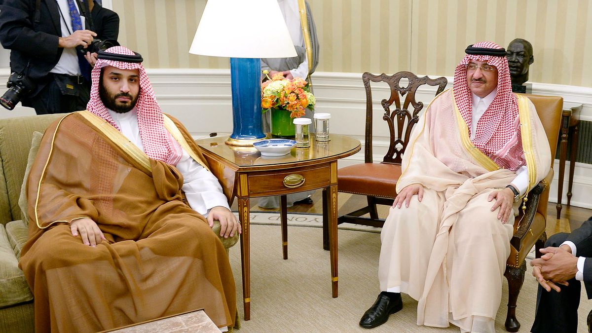 Na zdjęciu od lewej strony: książę Mohammed bin Salman i Mohammed bin Nayef