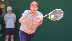 Polak bliski spektakularnego debiutu na Roland Garros