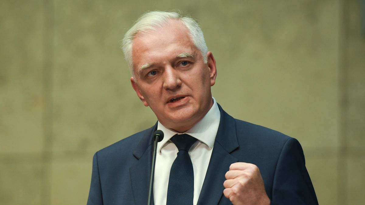 "Jeśli sytuacja epidemiczna będzie się poprawiać, odmrażane będą kolejne branże" - mówił Gowin