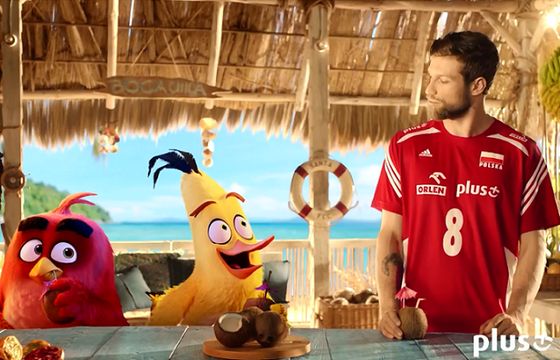 Andrzej Wrona z „Angry Birds” na Bahamach reklamuje „Wściekłe 5 GB” w Plusie (wideo)