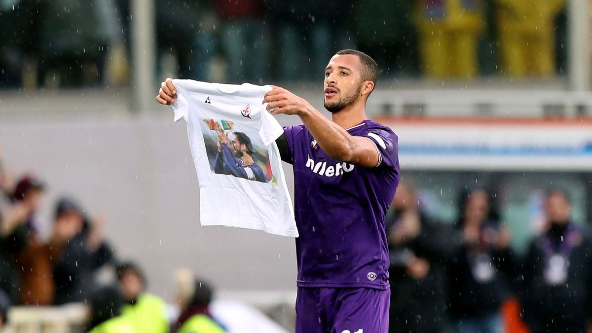 Bruno Gaspar (ACF Fiorentina) oddający hołd zmarłemu Davide Astoriemu