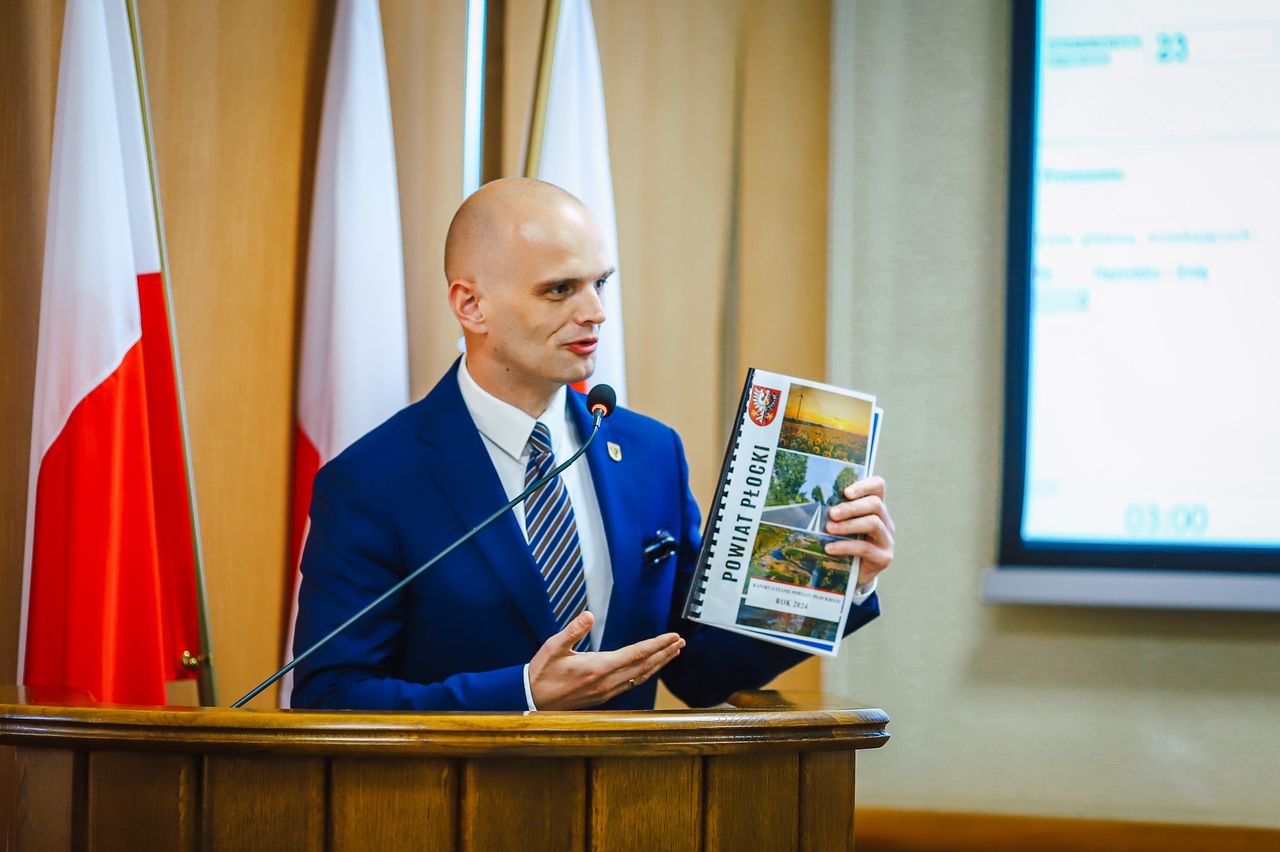 XII sesja Rady Powiatu w Płocku. Zarząd z absolutorium, Radni byli jednomyślni!