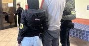 Na oczach dzieci napadł na kobietę i zerwał z niej ubranie, bo miała emblematy wrogiego klubu
