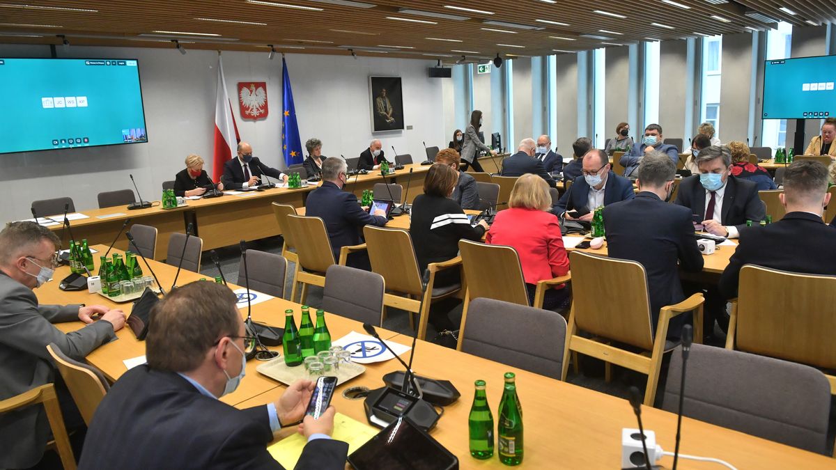 Na zdjęciu posłowie zasiadający w sejmowej Komisji Finansów Publicznych
