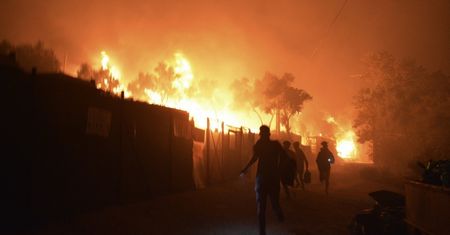 Grecja. Pożar w obozie dla uchodźców na wyspie Lesbos. Przebywa w nim 12 tys. osób
