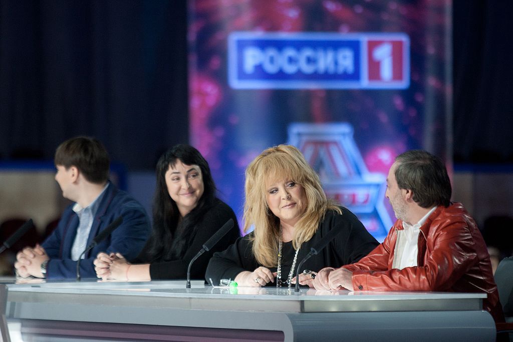 Alla Pugacheva Attends Casting Session For The Factor AMOSCOW, RUSSIA - MARCH 22:  Russian singer Alla Pugacheva (2nd R) talks with a fellow judge during a casting session for "the Factor A" a new musical television show on March 22, 2011 in Moscow, Russia.  (Photo by Anton Belitsky/Epsilon/Getty Images)Epsilon