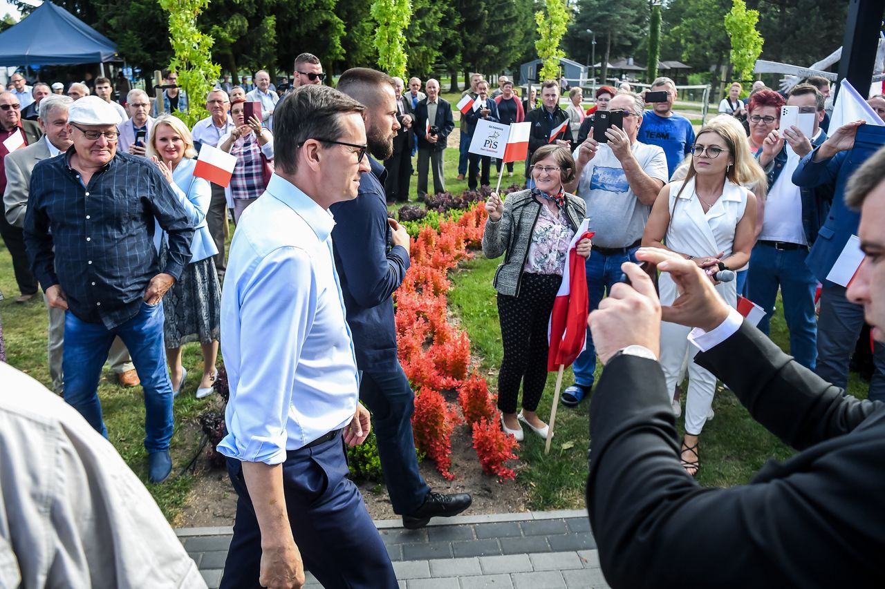 Burmistrz wyrwał mu transparent, bo był krytyczny wobec premiera