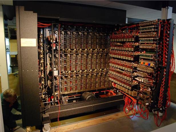 Wnętrze bomby kryptologicznej Turinga (Fot. Wikimedia Commons)