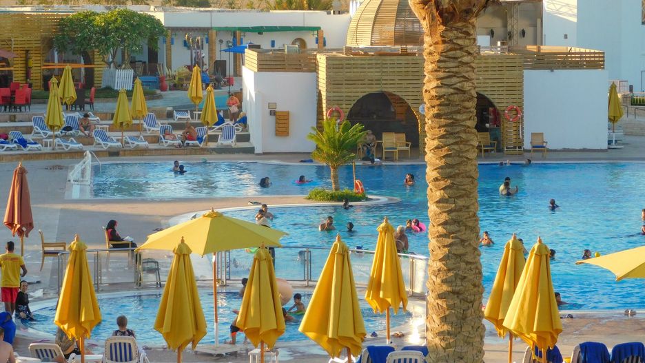 Dziennikarka opisuje swój pobyt w hotelu w egipskiej Hurghadzie. Ten kraj chętnie wybierają też Rosjanie, którzy są tam "traktowani niczym królowie"