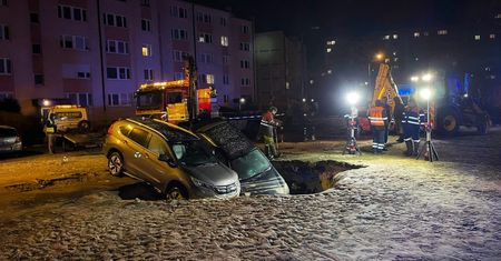 Koszmarne sceny w Bydgoszczy. Ulica zapadła się pod samochodami