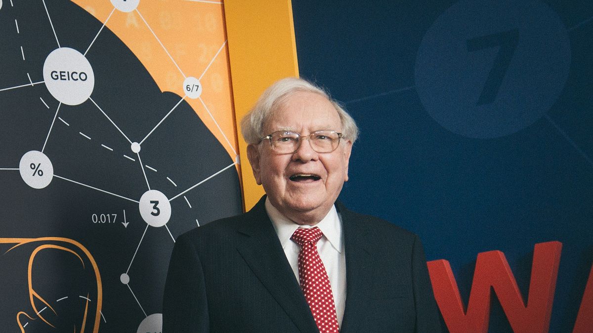 "Becoming Warren Buffett" World Premiere - Red Carpet
NEW YORK, NY - JANUARY 19:  (Editors Note: Image has been processed using digital filters)   Warren Buffett attends the "Becoming Warren Buffett" World Premiere at The Museum of Modern Art on January 19, 2017 in New York City.  (Photo by J. Kempin/Getty Images)
J. Kempin