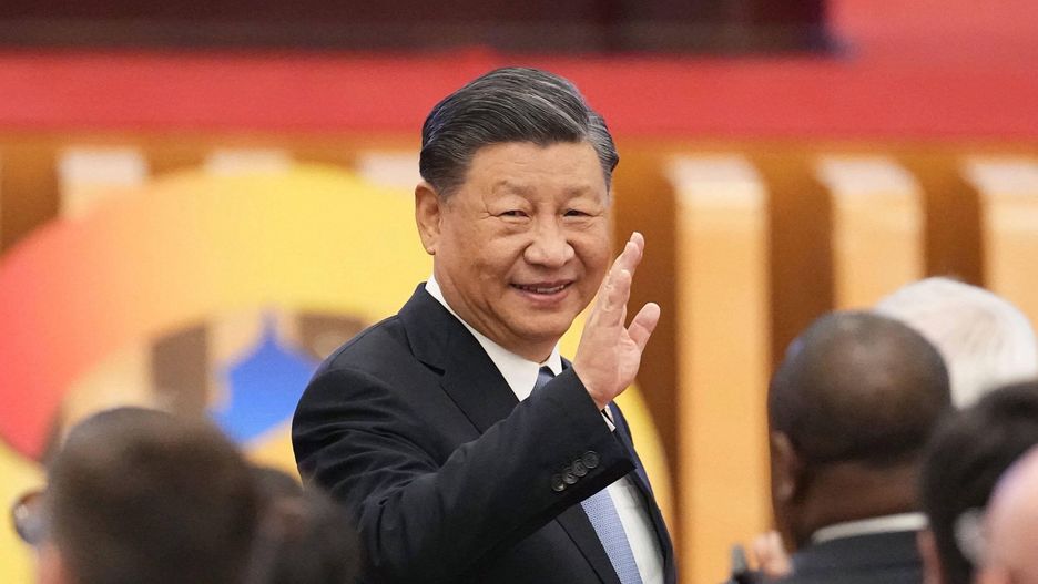 China holds Belt and Road int'l forum
Chinese President Xi Jinping waves before attending an international forum on China's Belt and Road global infrastructure initiative at the Great Hall of the People in Beijing on Oct. 18, 2023.  (Kyodo)
==Kyodo
 Photo via Newscom
Dostawca: PAP/Newscom
Great Hall of the People, President, Oct. 18, 2023, Chiny, Federacja Rosyjska, polityk, polityka, Rosja, spotkanie, wizyta
