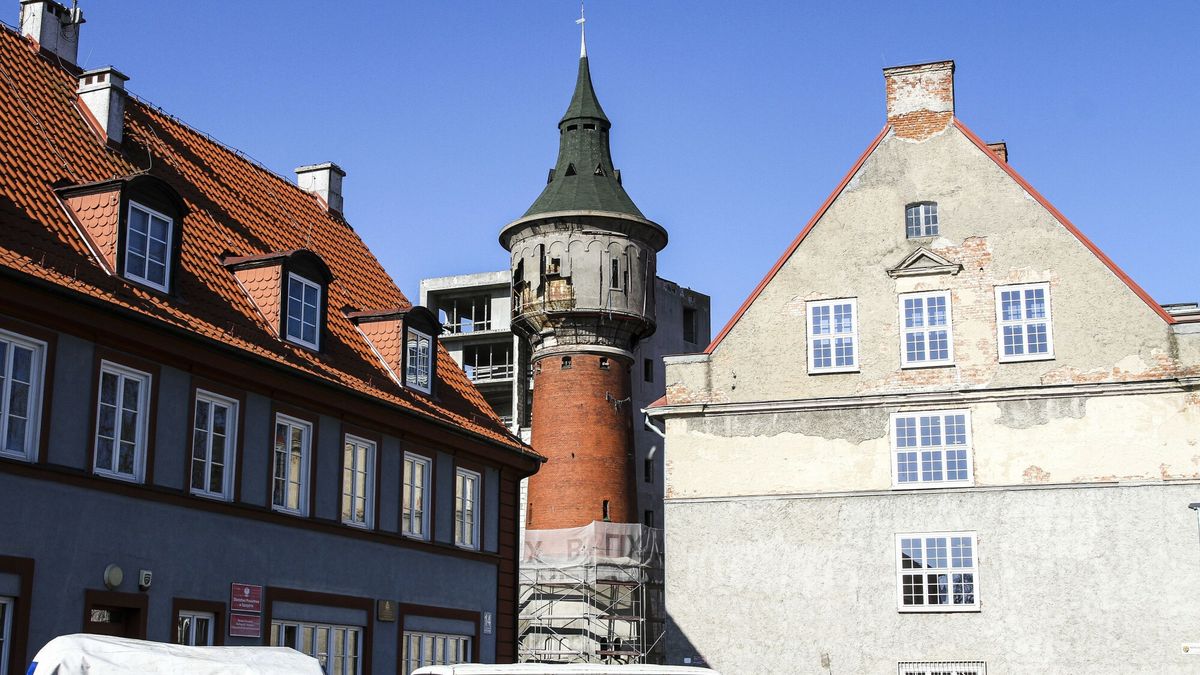 Oddali wieżę za złotówkę. Po dwóch dekadach zapłacą za nią 2,8 mln zł