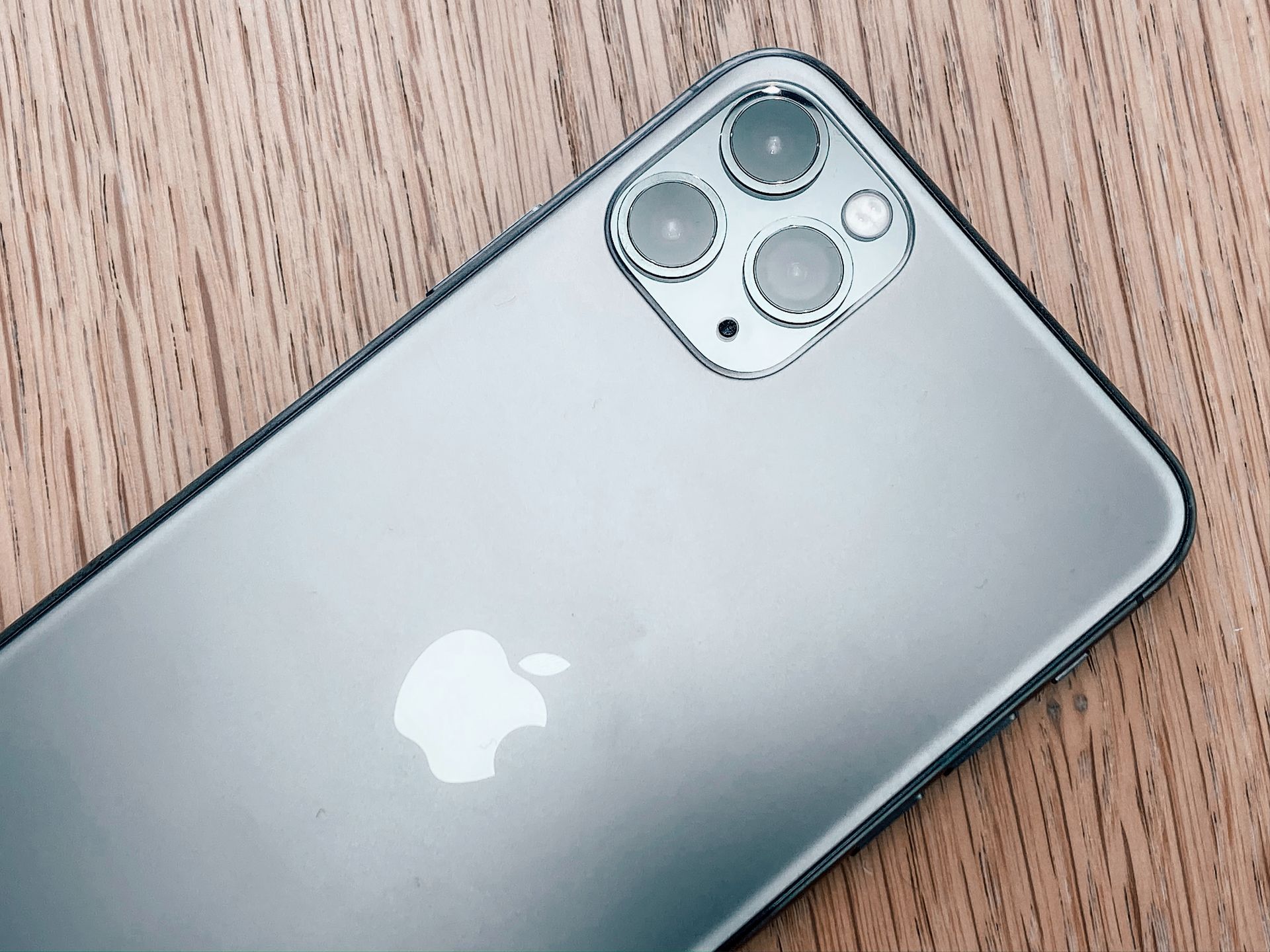iPhone ma w końcu otrzymać peryskopowy teleobiektyw. Ale dopiero w 2022 roku 2