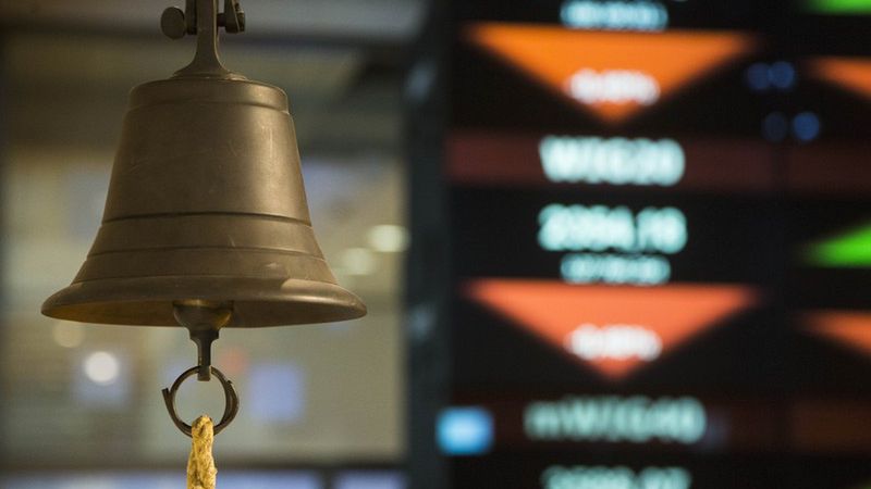 Indeksy na warszawskiej giełdzie od rana świecą na czerwono.