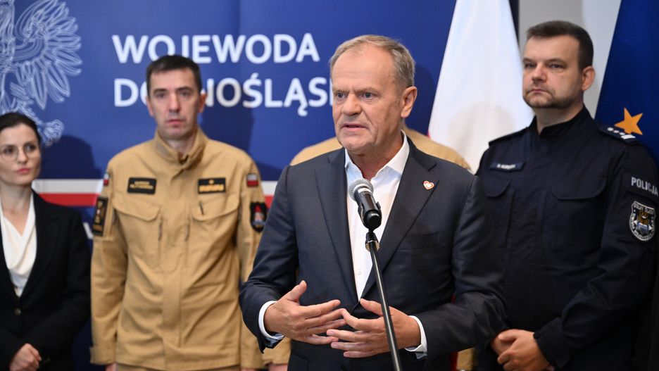 Donald Tusk Mariusz Feltynowski
Maciej Kulczy�ski
dzia�ania s�u�b, konferencja, konferencja prasowa, odprawa, opady deszczu, ulewy, deszcze, lokalne, lokalnych, podtopienia, podtopie�, pogoda, polityk, polityka, powodzi, powodzie, prognozy pogody, s�u�by, sytuacja pogodowa, ulew, wizyta krajowa, zagro�enie, zagro�enie powodzi�, zagro�enie powodziowe