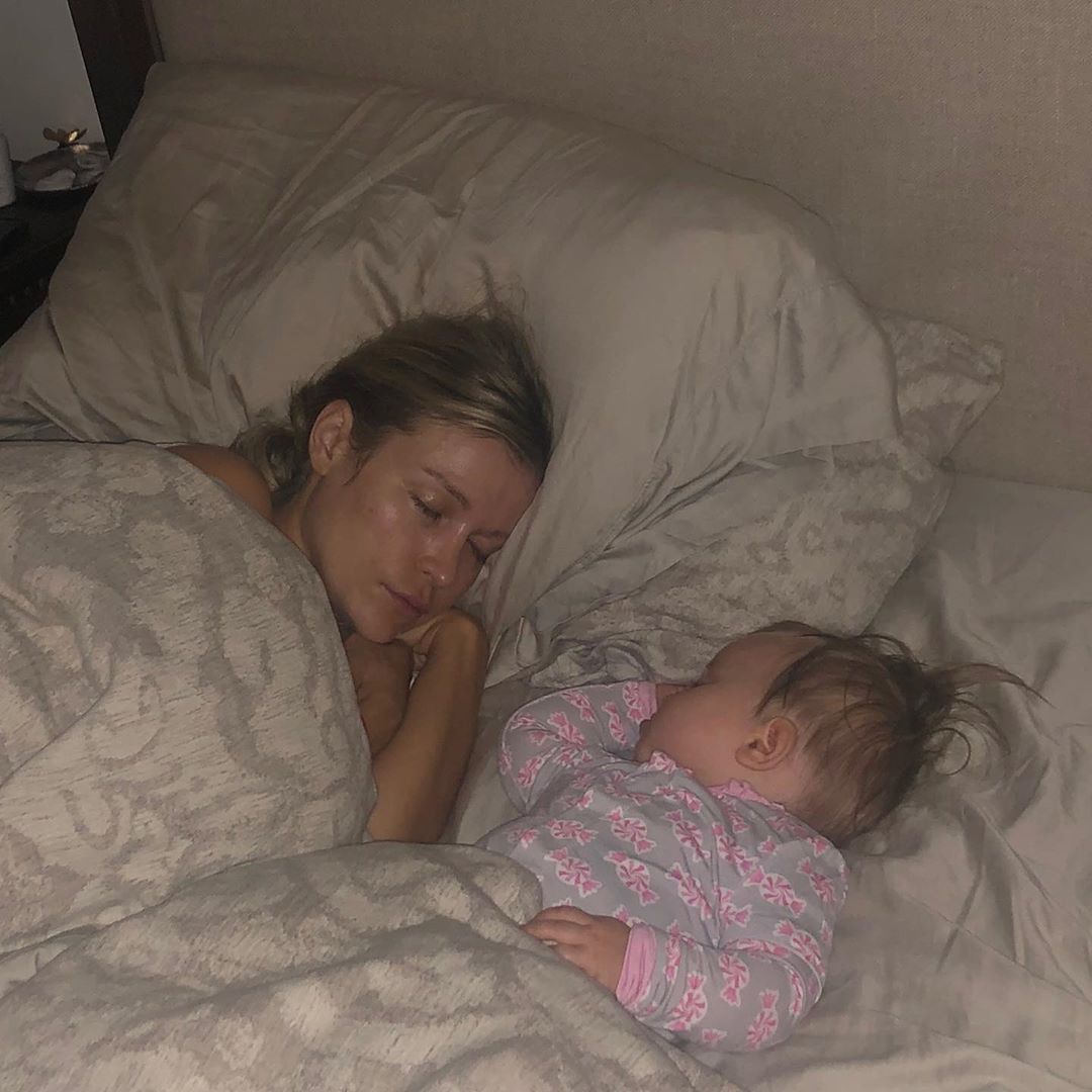 Joanna Krupa chwali się ubrudzonym kupą sweterkiem