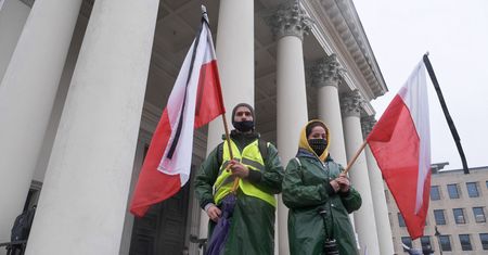 Protestujący rolnicy ukarani mandatami za brak maseczek