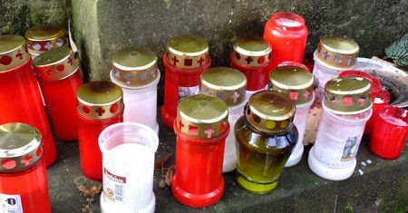 Zachowaj ostrożność podczas prac porządkowych na grobach bliskich