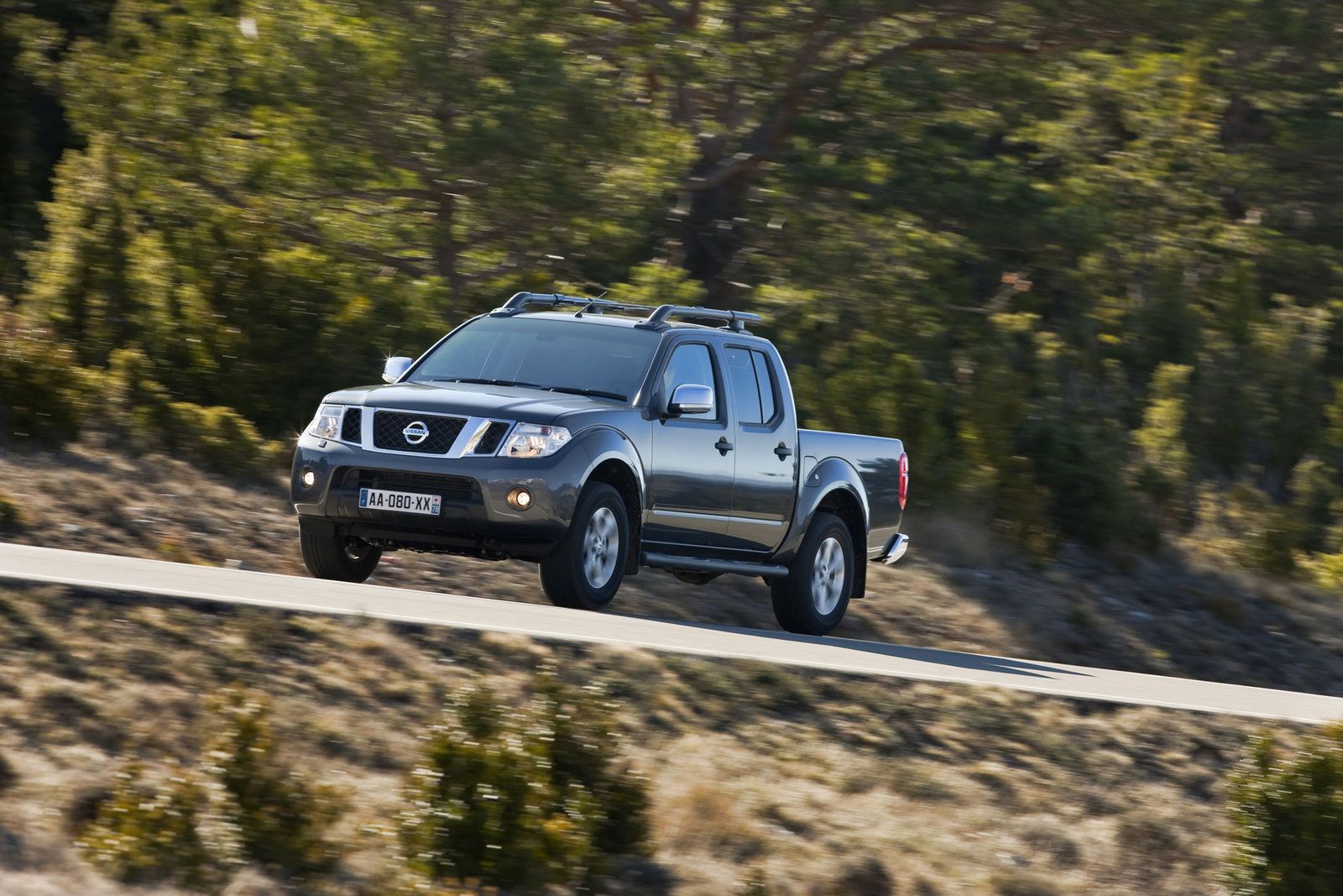 2011-Nissan-Pathfinder-Navara-15