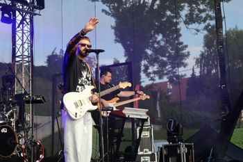 Grzegorz Hyży rozgrzał Gniezno: tłumy na zakończenie weekendu z koncertami