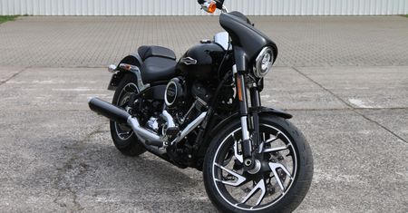 Harley Davidson Sport Glide – tona stylu, szczypta sportu