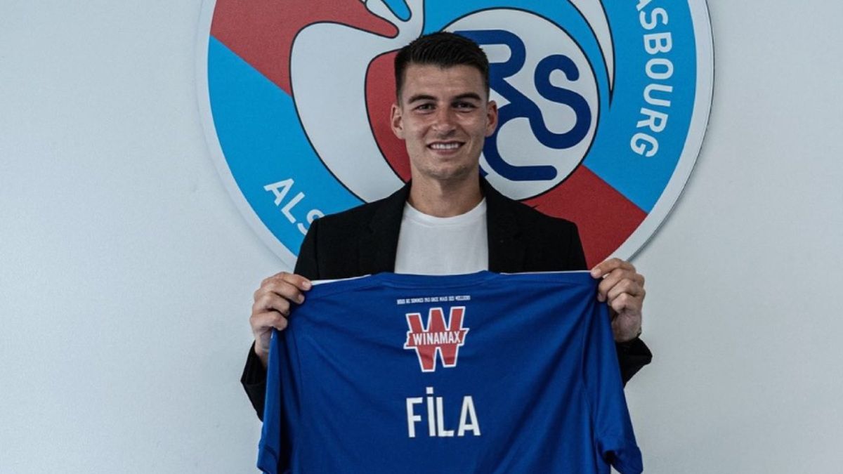 Materiały prasowe / RC Strasbourg / Na zdjęciu: Karol Fila po transferze do RC Strasbourg