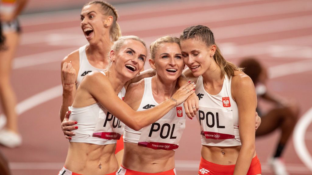 kobieca sztafeta 4x400 m (druga od prawej Małgorzata Hołub-Kowalik)