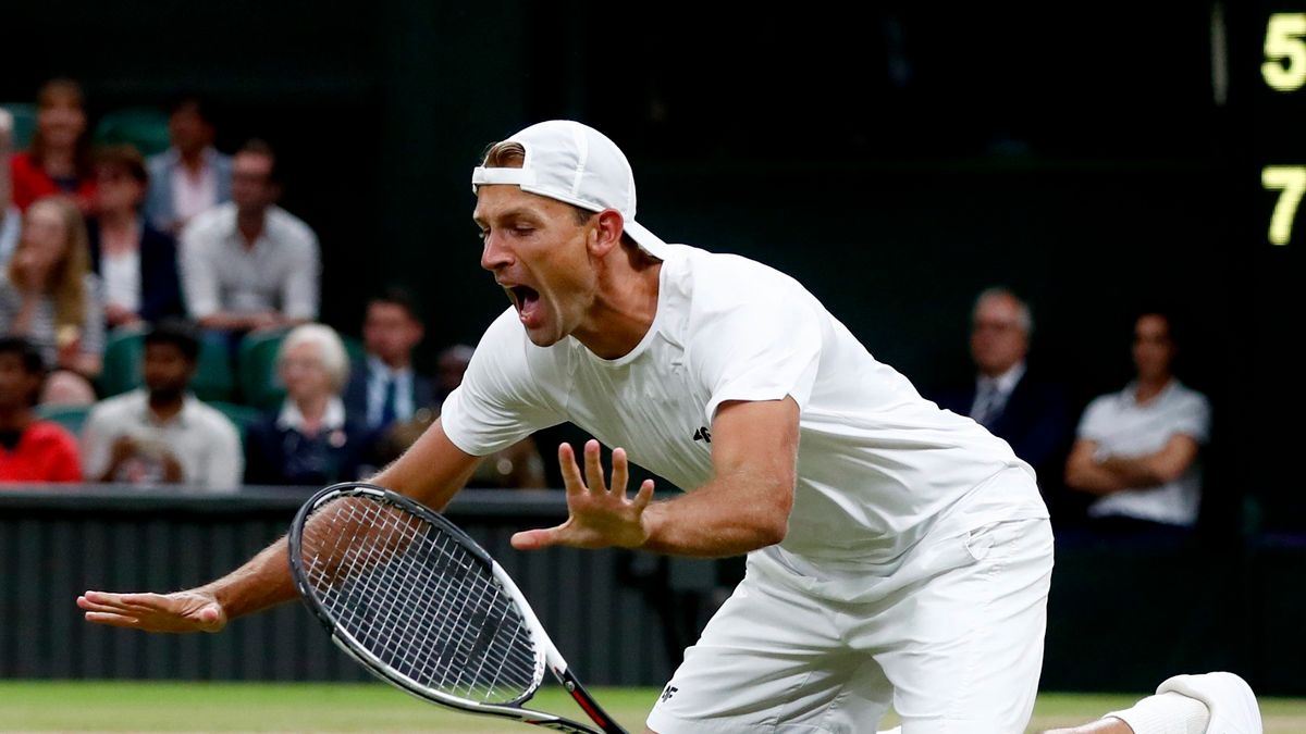 Łukasz Kubot cieszy się po zwycięstwie w Wimbledonie